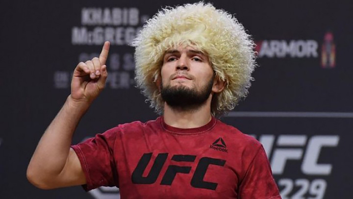 Khabib Nurmagomedov tập luyện sambo