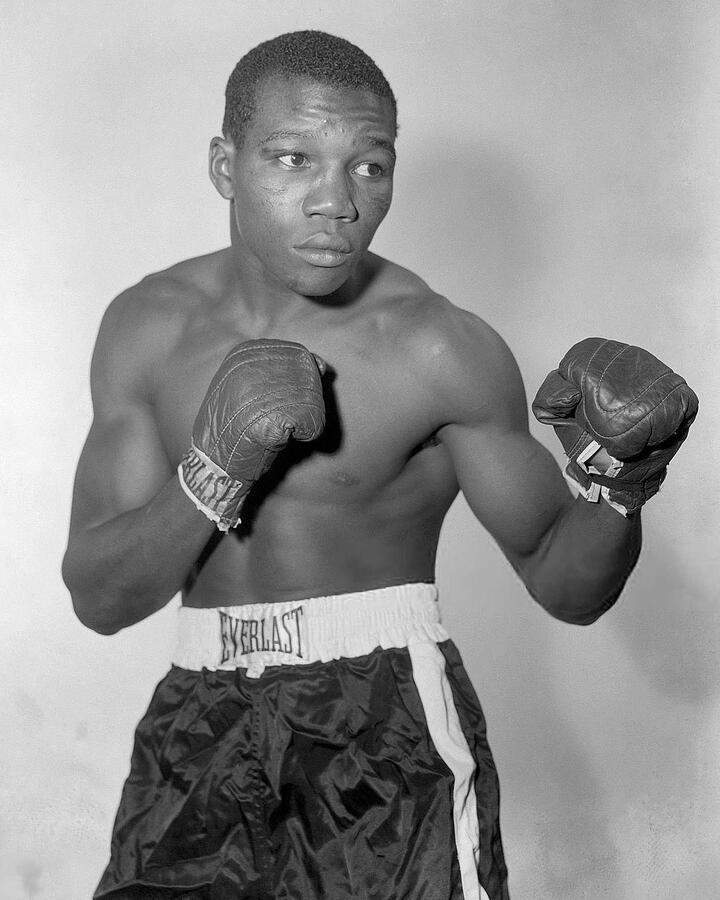 Benny Paret qua đời khi mới 25 tuổi