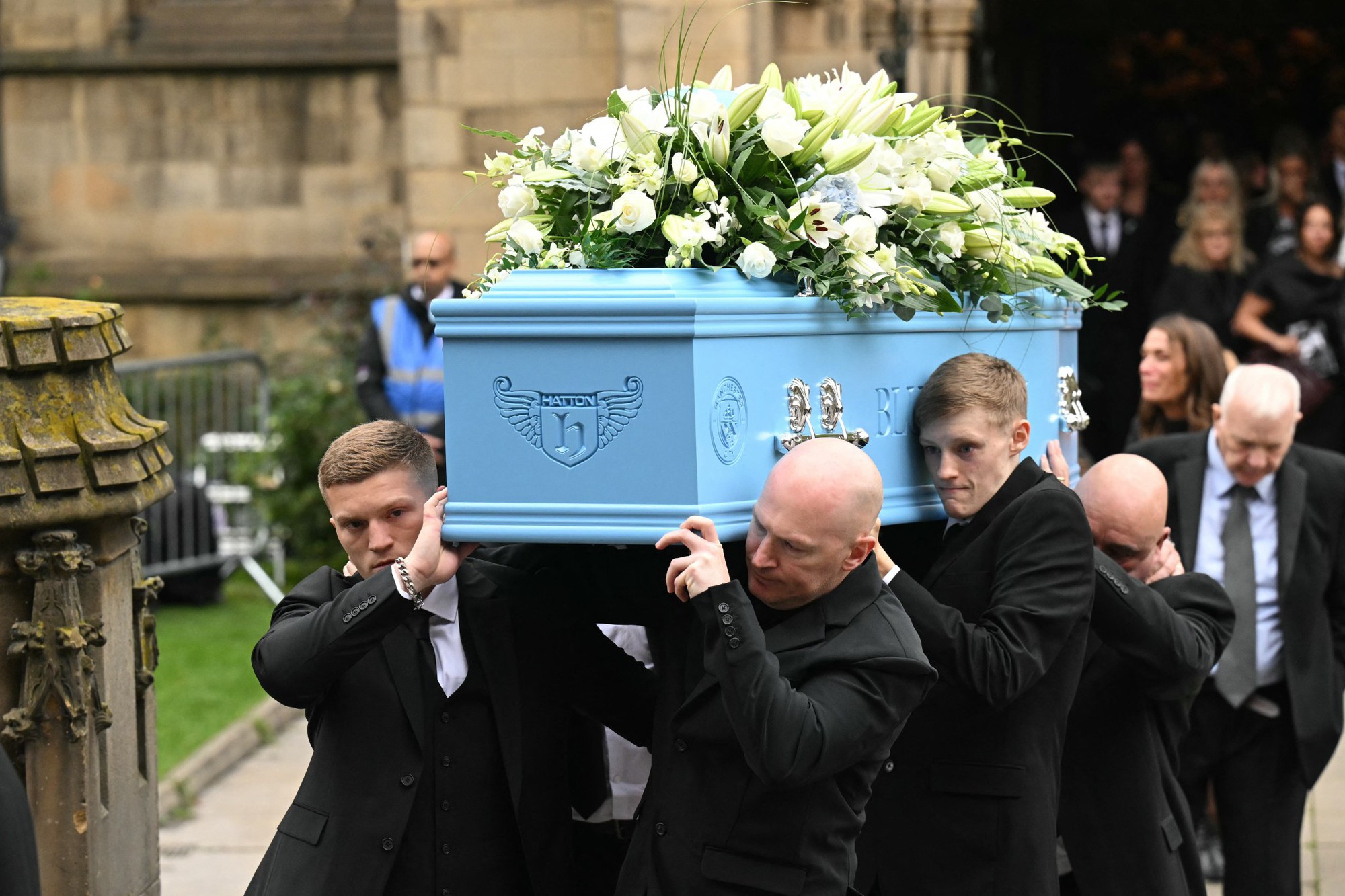 Nhà vô địch boxing Ricky Hatton treo cổ tại biệt thự 60 tỷ: Con trai xúc động bật khóc hé lộ mọi điều- Ảnh 3. Võ sĩ Hatton đã được an táng chu đáo