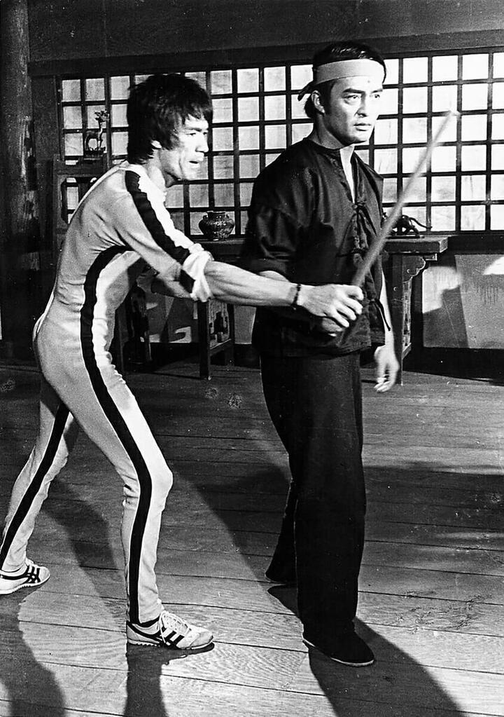 Lý Tiểu Long và Dan Inosanto trên phim trường Game of Death Lý Tiểu Long và Dan Inosanto