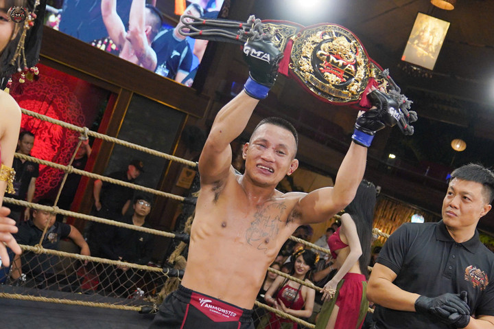 Thần võ Việt Nam gây tranh cãi, Johnny Trí Nguyễn giải thích thế nào?- Ảnh 1. Võ sĩ Huỳnh Quốc Thiện