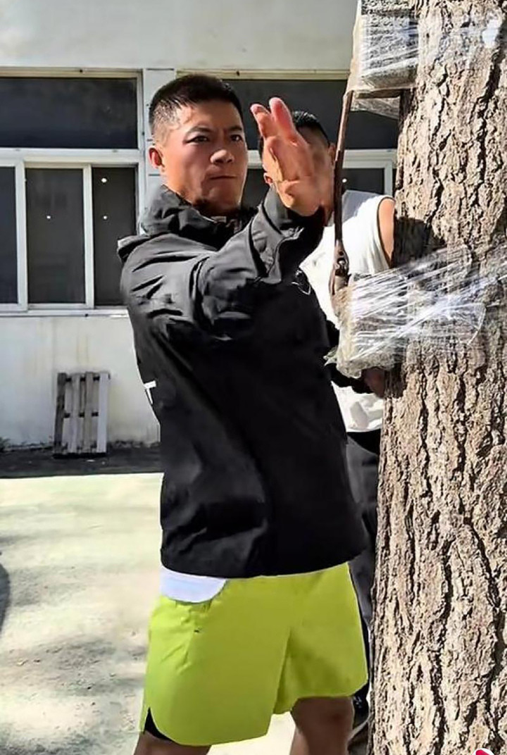 Triệu Hồng Cương tập luyện