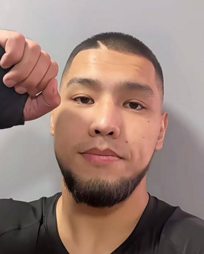 Võ sĩ Kazakhstan lập môn phái, khiêu chiến võ lâm Trung Quốc- Ảnh 2. Amantayev thành lập môn phái Xích Dương Chưởng