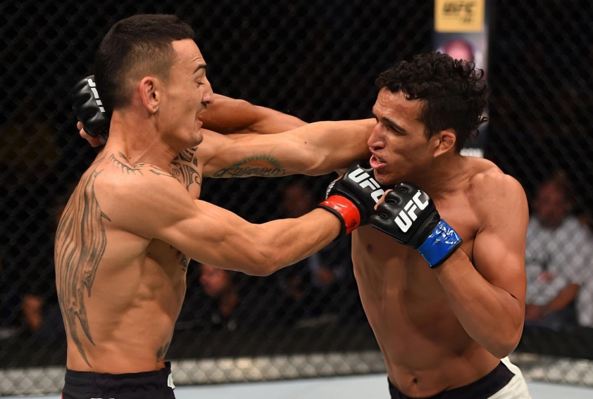 Max Holloway (trái) và Charles Oliveira từng gặp nhau cách đây 10 năm trước.